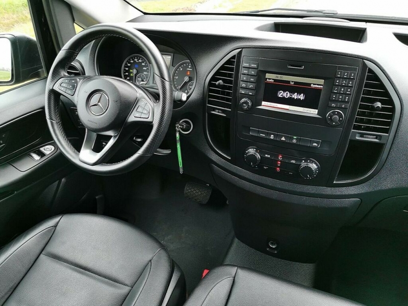 Taxi Garda vehicle